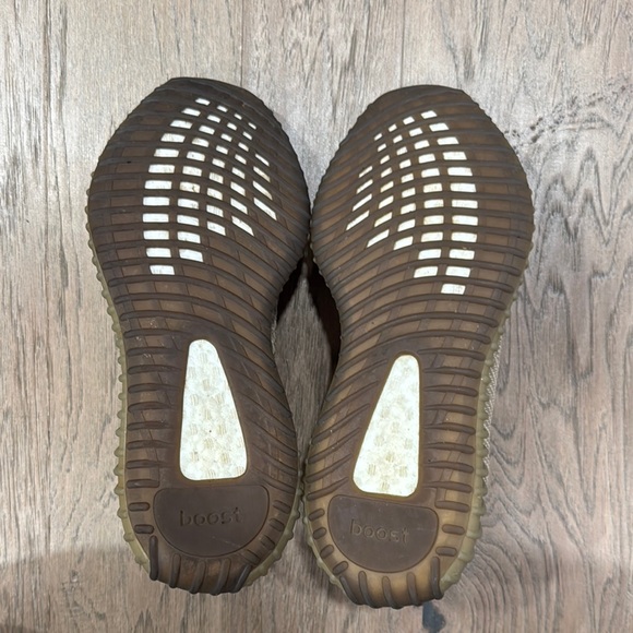 EUC Yeezy Boost 350 v2 Sand Taupe 2020 Size 10.5 - Picture 8 of 10